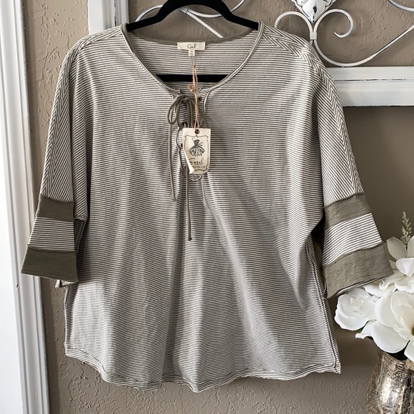 easel Tops - Easel Oversized Top